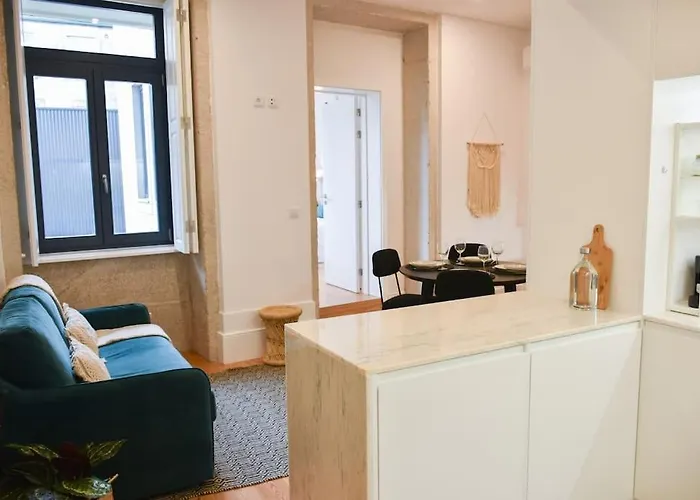 Central, Junto A Praca Da Batalha - F