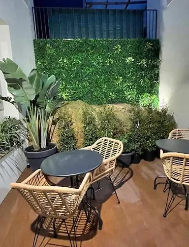 Central, Junto A Praca Da Batalha - F *