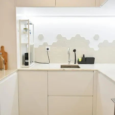 Central, Junto A Praca Da Batalha - F Daire *