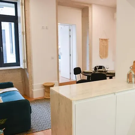 Central, Junto A Praca Da Batalha - F