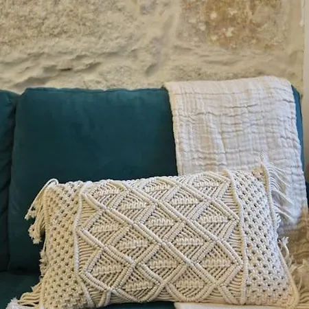 Central, Junto A Praca Da Batalha - F