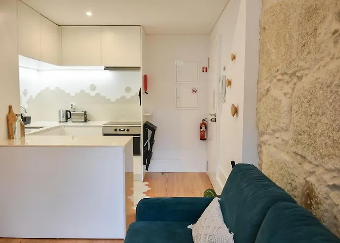 Central, Junto A Praca Da Batalha - F * Porto