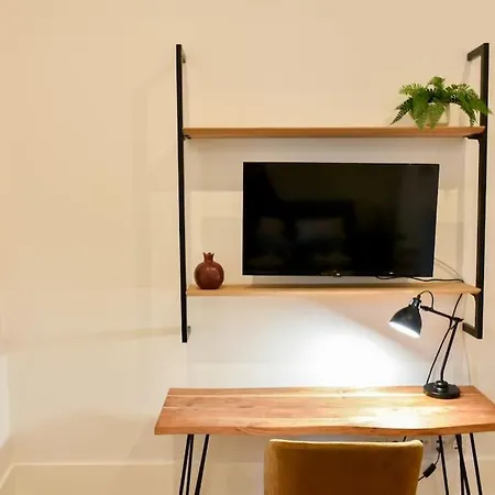 Central, Junto A Praca Da Batalha - F * Oporto