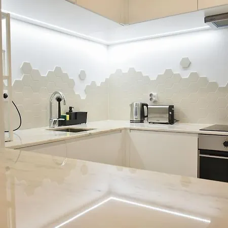 Central, Junto A Praca Da Batalha - F Oporto