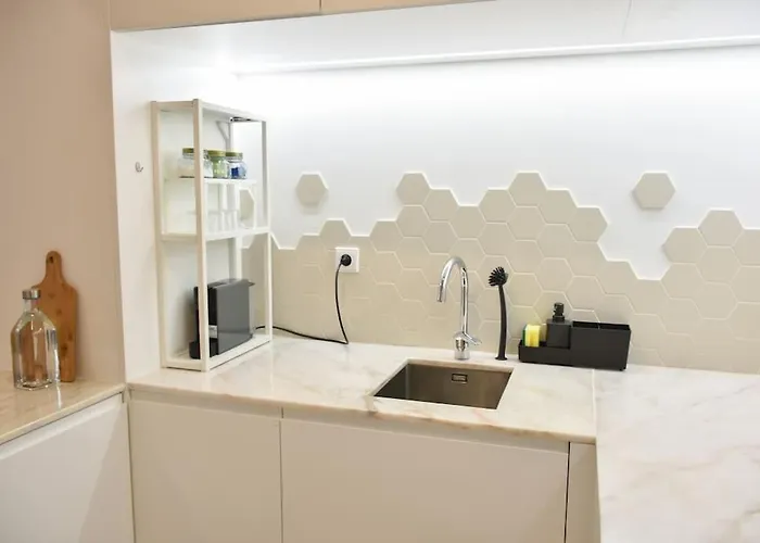 Central, Junto A Praca Da Batalha - F Daire