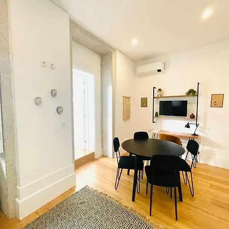 Central, Junto A Praca Da Batalha - F