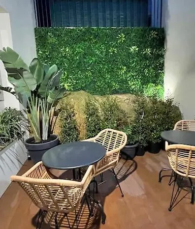 Central, Junto A Praca Da Batalha - F *