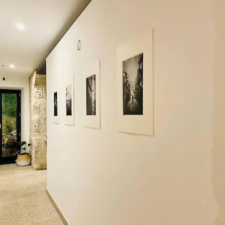 Central, Junto A Praca Da Batalha - F