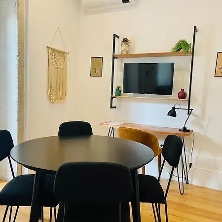 Central, Junto A Praca Da Batalha - F *