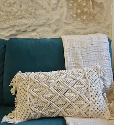 Central, Junto A Praça Da Batalha - F