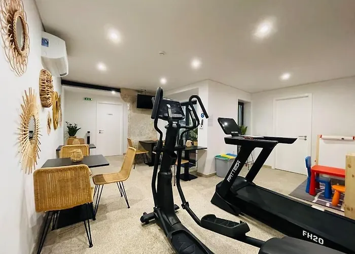 Central, Junto A Praça Da Batalha - F