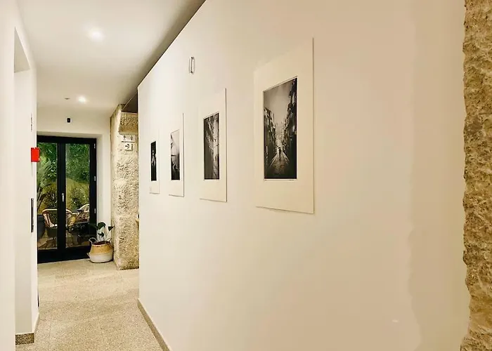 Central, Junto A Praça Da Batalha - F